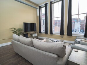 Living area - Downtown City Loft (Lafayette)