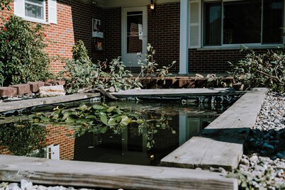 Beautiful home near I-77/64 spilt perfect for a quick stay or West Virginia stay