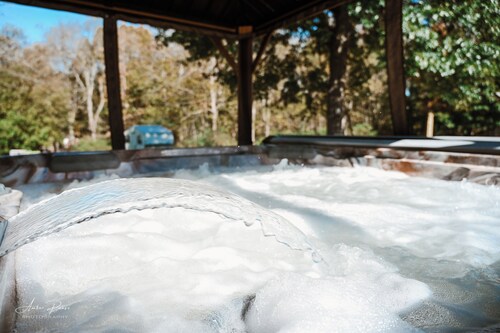 Beautiful home near I-77/64 spilt perfect for a quick stay or West Virginia stay