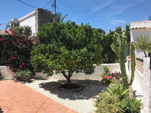 Property grounds - Benissa Vacation villa rental near beach, private pool, internet access, aircon (Benissa)