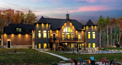 *NEW* Breathtaking Estate in Tiny | Hot tub | Pool | Sleeps 22+ | Beach Nearby