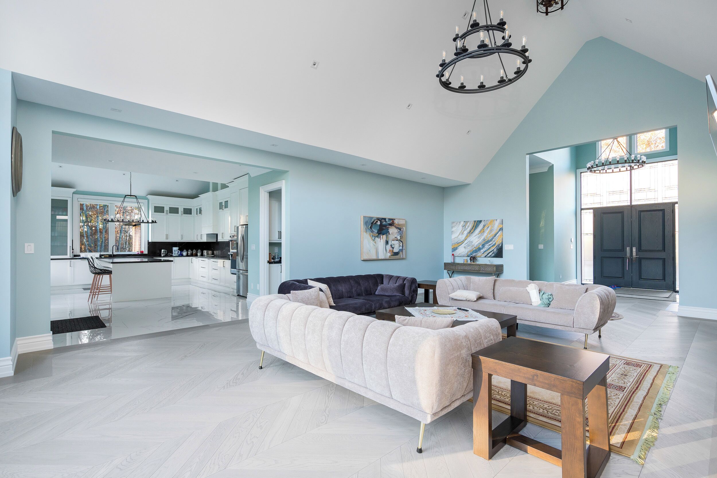 スマートテレビ、暖炉、テーブルサッカー台、卓球台