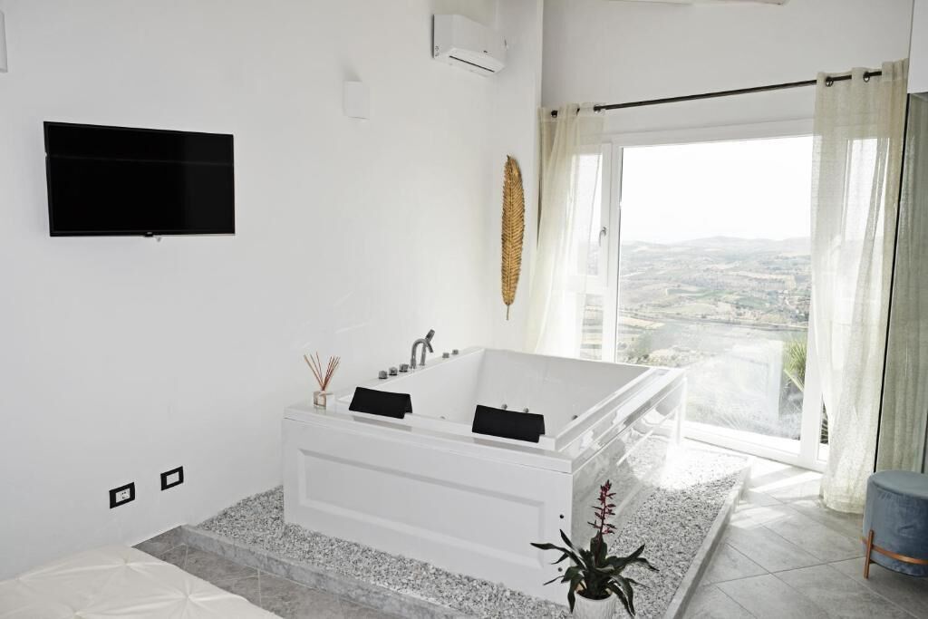 Luxury-Zimmer, Whirlpool, eingeschränkter Meerblick