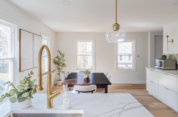 Dining - Whole Modern House on Trestle Trail (Rosendale)