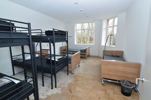 5 bedrooms, WiFi - Group accommodation for 55 people among the woods near Aalst (Aalst)