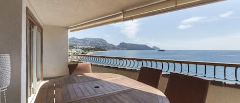 Apartment | Outdoor dining