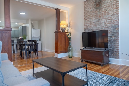 Ironworks Urban Retreat|Pet Friendly|RPI|Hospitals