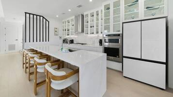 Coffee/tea maker, fridge, microwave, oven