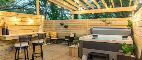 Outdoor spa tub
