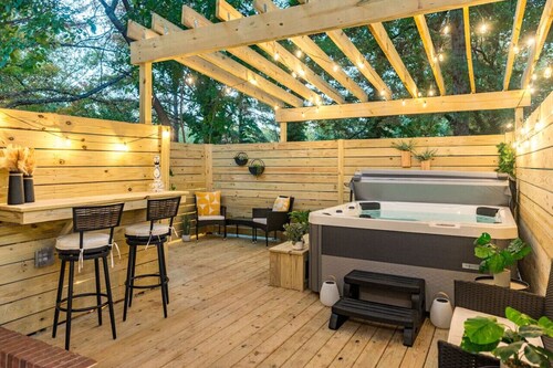 3mi to Dwtn | Hot Tub & Fire Pit