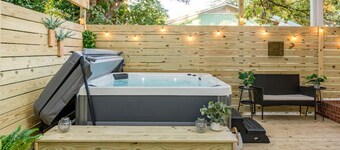 3mi to Dwtn | Hot Tub & Fire Pit