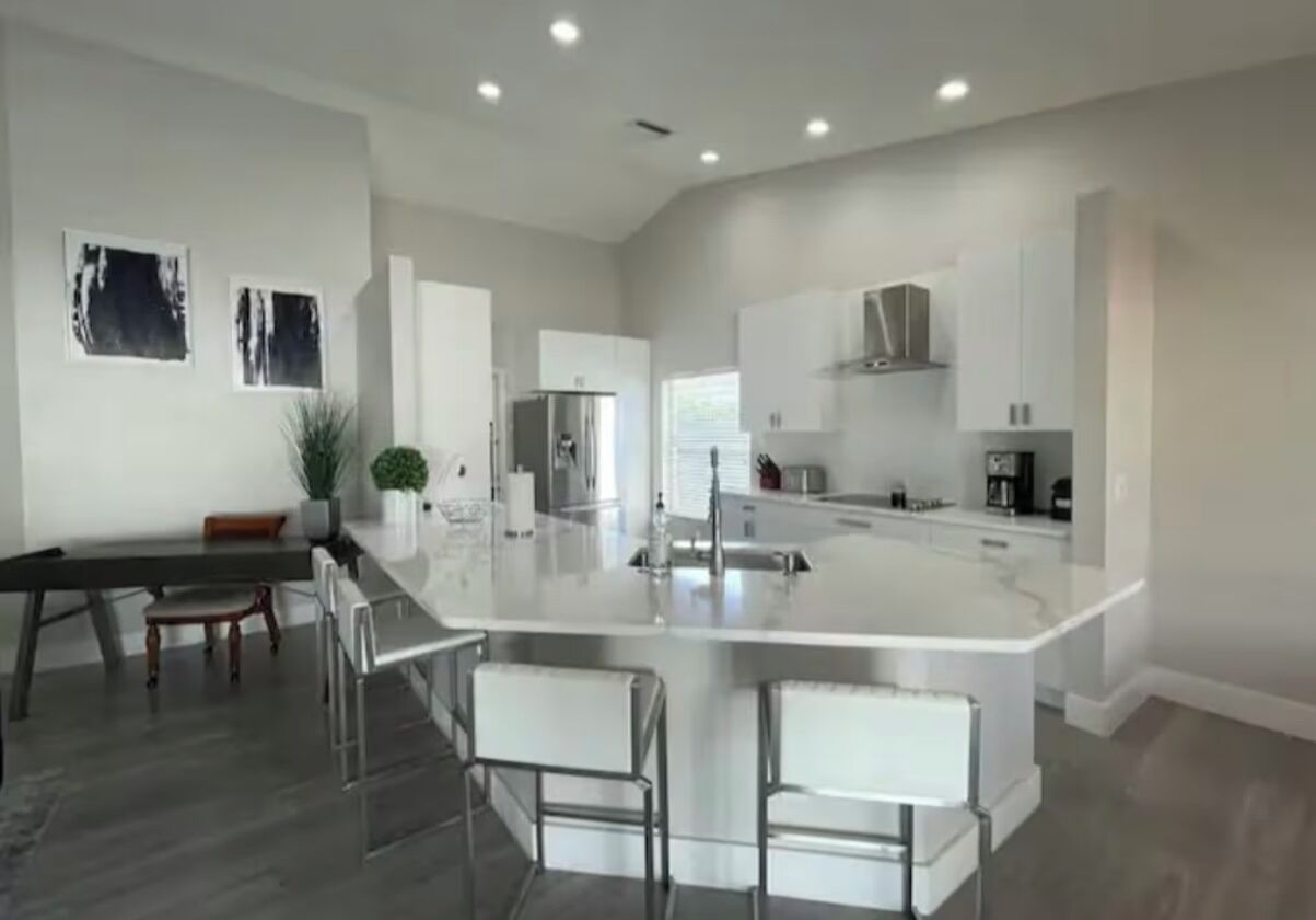 Réfrigérateur, micro-ondes, four, lave-vaisselle