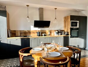 Fridge, microwave, oven, stovetop