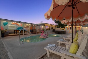 A heated pool - HotTub+HeatedPool+MiniGolf minutes to Beaches (Seminole)