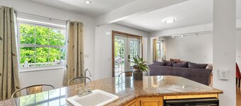 4-bedroom barn in terrific Sister Bay with WiFi, AC. Enjoy your stay