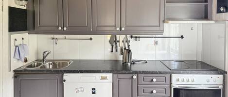Réfrigérateur, four, plaque de cuisson, lave-vaisselle