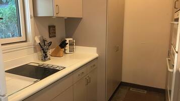 Mikrowelle, Ofen, Herdplatte, Geschirrspüler