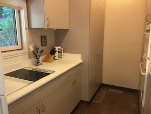 Mikrowelle, Ofen, Herdplatte, Geschirrspüler