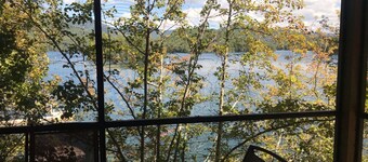 Charming WeeHaus with WiFi and AC at Lake Santeetlah close to Tail of the Dragon