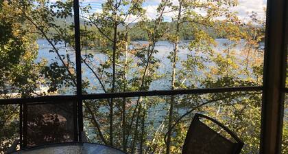 Charming WeeHaus with WiFi and AC at Lake Santeetlah close to Tail of the Dragon