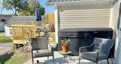 Charming Cottage at Peaceful Nettle Lake with HOT TUB & Private Lake Access