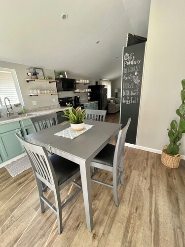 Charming Cottage at Peaceful Nettle Lake with HOT TUB & Private Lake Access