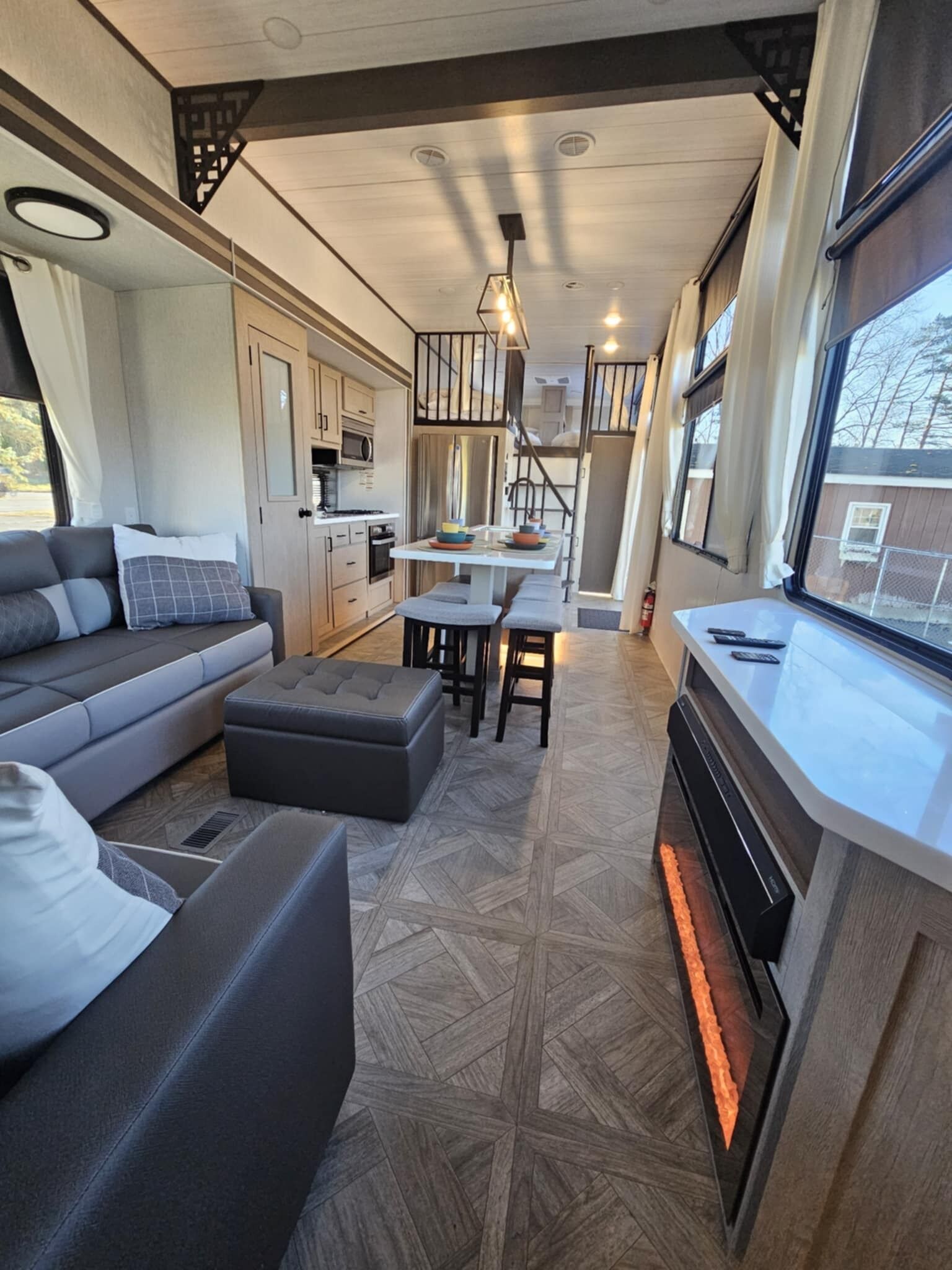 智能电视、壁炉