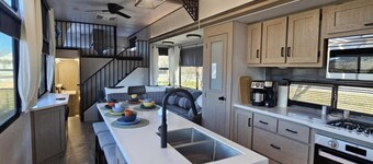 Cozy lodge sleeps 9, every room has THE VIEW! 
Convenience, serenity, adventure