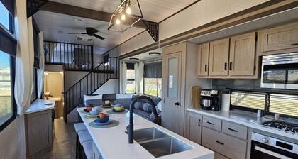 Cozy lodge sleeps 9, every room has THE VIEW!
Convenience, serenity, adventure