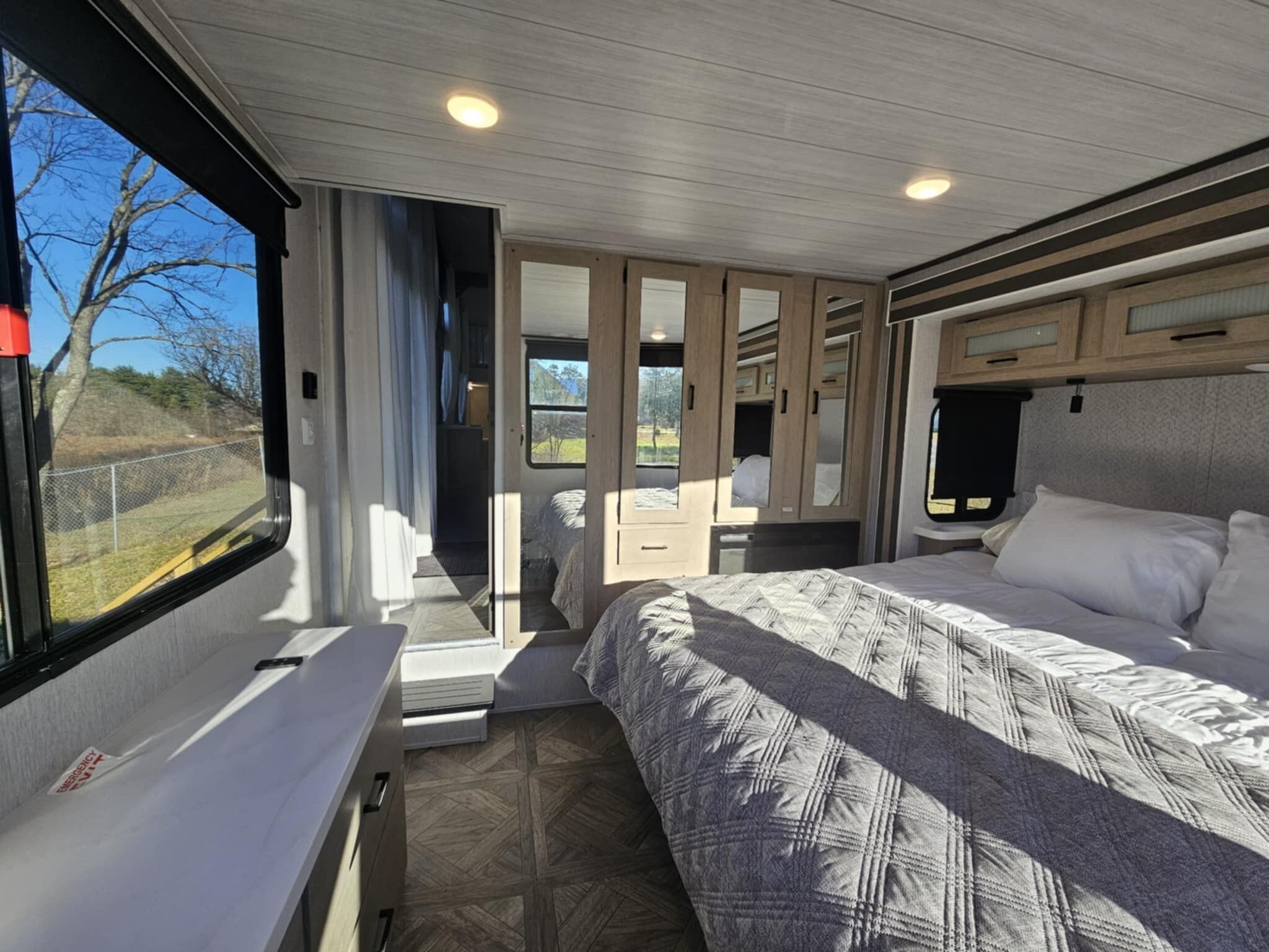 3 slaapkamers, een strijkplank/strijkijzer, gratis wifi, beddengoed