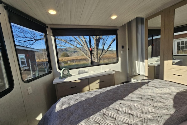 3 dormitoris, planxa i posts de planxar, wifi gratuïta i roba de llit