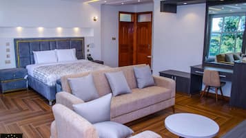 In-room safe, laptop workspace, iron/ironing board, free WiFi