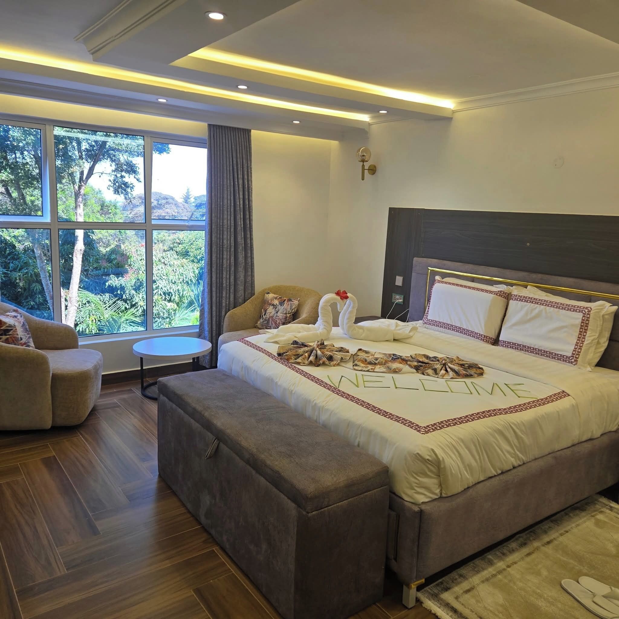 Phòng đôi Deluxe, ban công, quang cảnh núi | Két bảo mật tại phòng, khu vực làm việc phù hợp cho laptop 