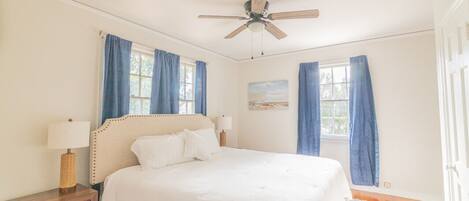 3 bedrooms, desk, iron/ironing board, free WiFi