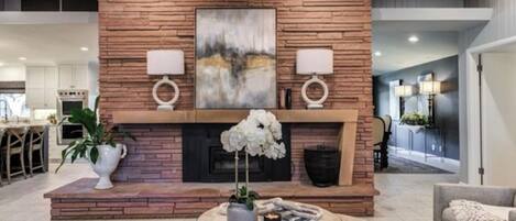 Smart TV, caminetto, monitor per computer, stampante