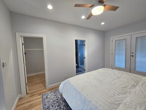 3 bedrooms, iron/ironing board, WiFi, bed sheets