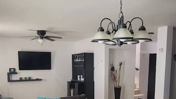 House, 3 Bedrooms | Dining