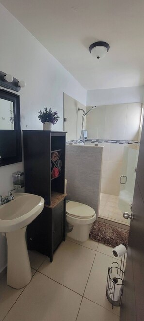 House, 3 Bedrooms | Bathroom - Casa Nueva Vista Al Mar 6p 3R 3B Mascota (Ensenada)