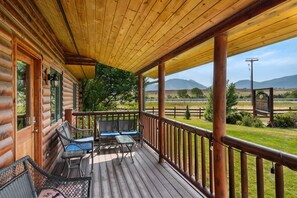 Terrace/patio - Paradise Ranch: 2 Cabins Great for Families, Wedding Guests, Montana Adventurers (Livingston)