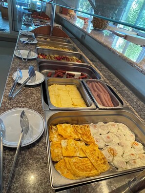 Daily full breakfast (EUR 8 per person)