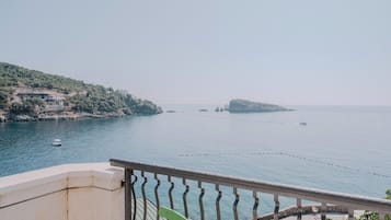 Phòng đôi hoặc 2 giường đơn tiện nghi đơn giản, 1 giường đôi, ban công, quang cảnh biển | Quang cảnh từ phòng