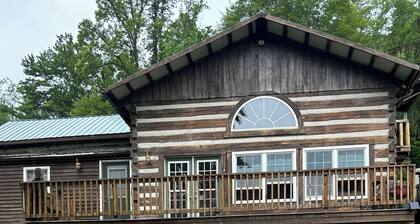 Cozy, scenic, studio apartment for nature-lovers !