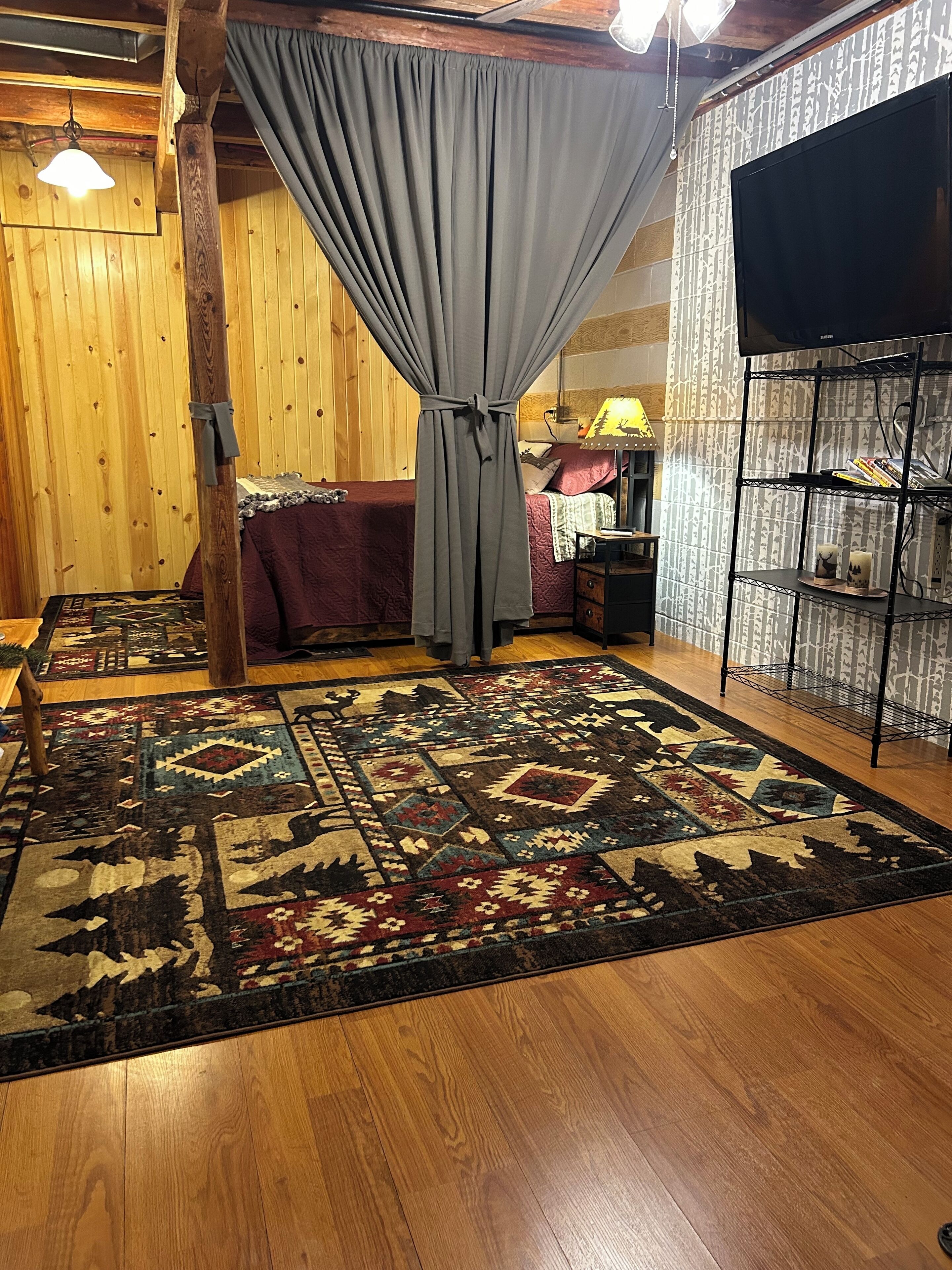 1 habitación, tabla de planchar con plancha y ropa de cama 