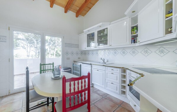 Réfrigérateur, four, plaque de cuisson, lave-vaisselle