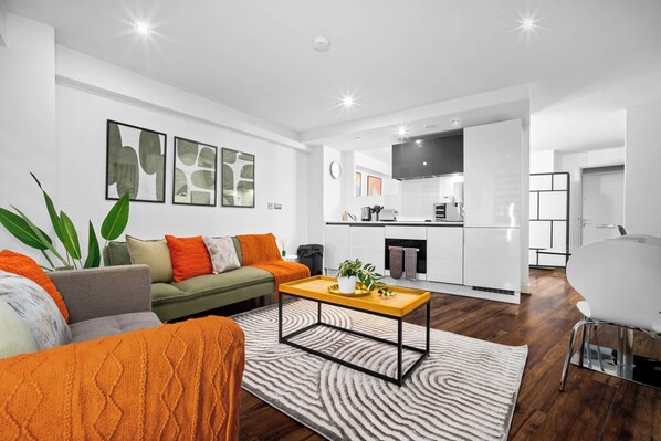 Smart TV - Birmingham Styled Short Stay (Birmingham)