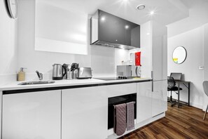 Fridge, microwave, oven, stovetop - Birmingham Styled Short Stay (Birmingham)
