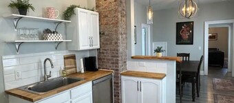Reno'd 5Pts Buffalo Gem - Parking/Walkable with WiFi and AC