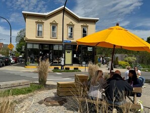 屋外ダイニングエリア