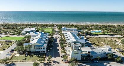 Enjoy a spacious 5-bedroom house all to yourself with easy beach access or Pools