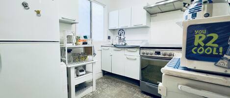 Fridge, microwave, oven, coffee/tea maker